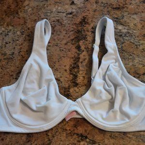 Body by Victoria's Secret white bra